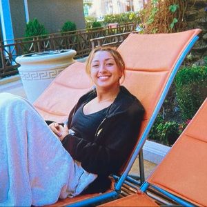 Meet your Posher, Julia